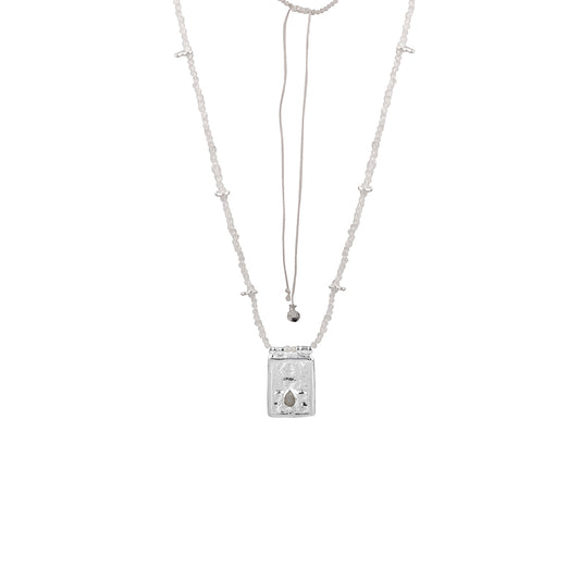 Amuleti Sinceri | Escapolario Moonstones Durga Necklace